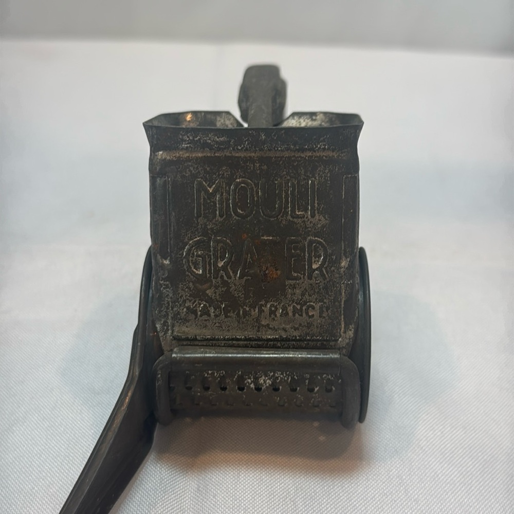 Vintage Metal Cheese Grater with Wooden Handle - Picture 2 of 6